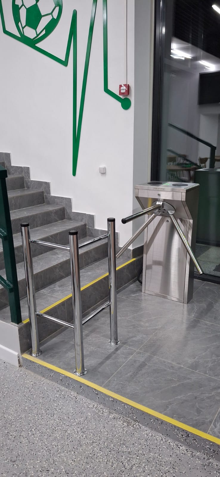 Установка системы СКУД и турникетов